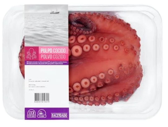 Espaguetis de calabacín con pulpo cocido y paraguayos.